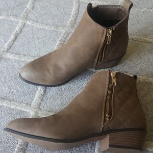 SOLD!!! Justfab brown booties